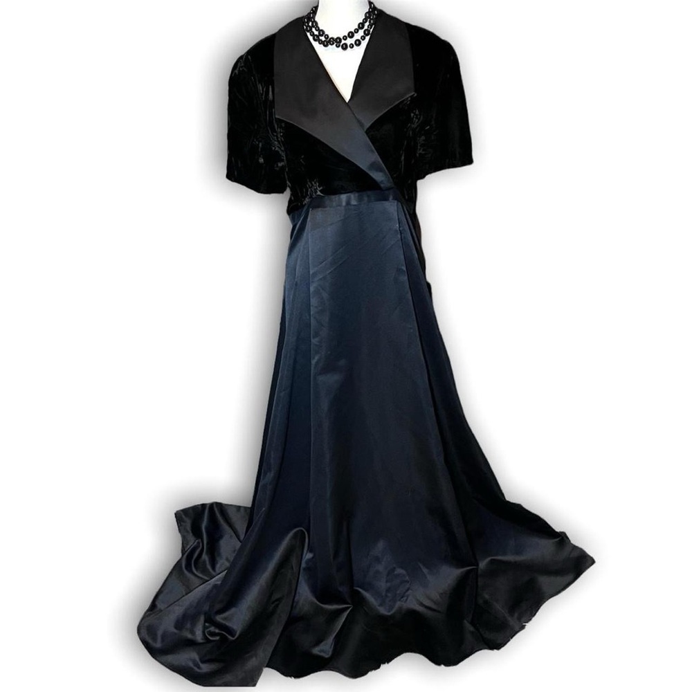 Southeastern Vintage Black Velvet Satin Maxi Dress